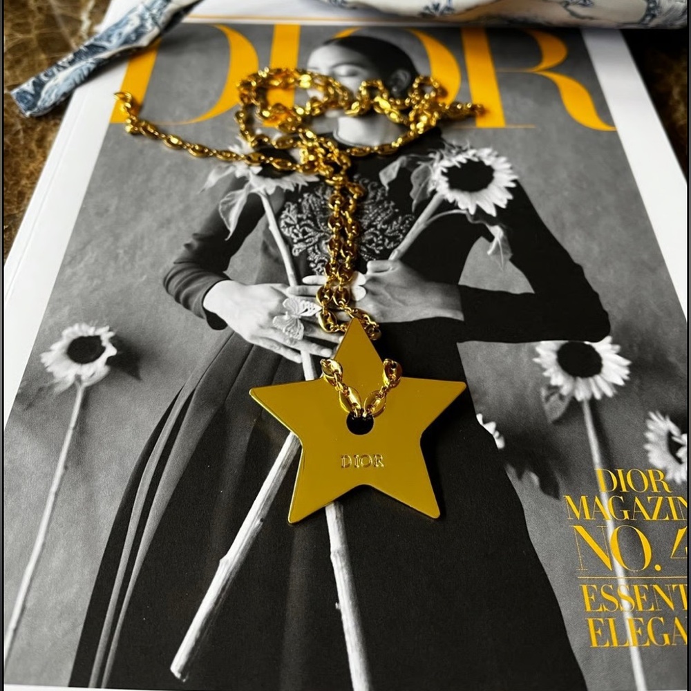 🥰FLASH SALE Authentic Dior Gold Star Pendant Necklace